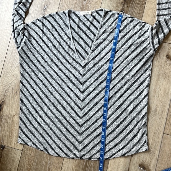 Rag & Bone Gray Black Stripe Hudson V Neck Sweater Top - Picture 13 of 13